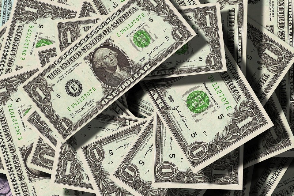Dolar Naik Jelang Kesaksian Powell; Euro Stabil Setelah Pemilu Prancis